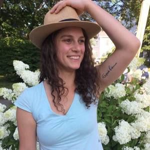 Meet your Posher, Adrienne